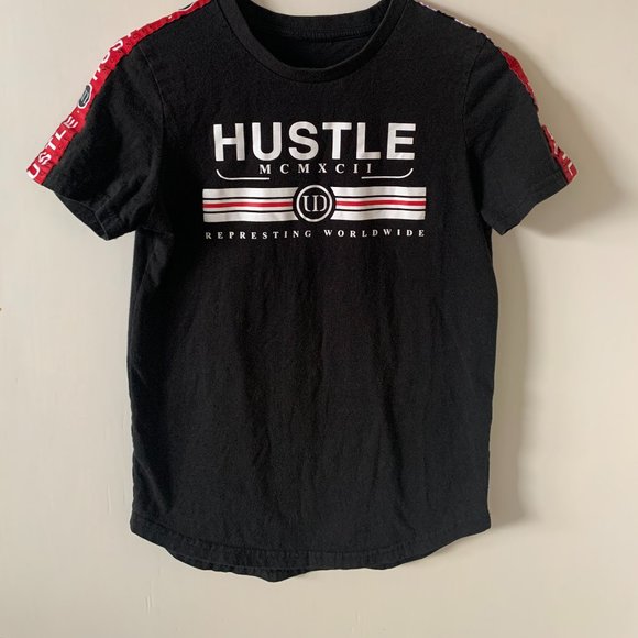 MCMXCII Boys Logo T Shirt $8each or 3/$20 - Picture 4 of 4